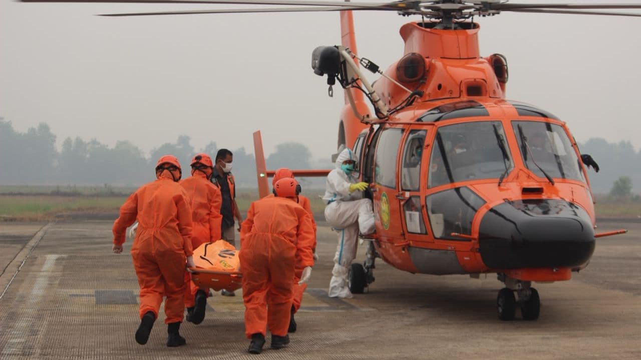 Dua Helikopter Basarnas Evakuasi 7 Korban KM Virgo Transport 8 ke Banjarmasin